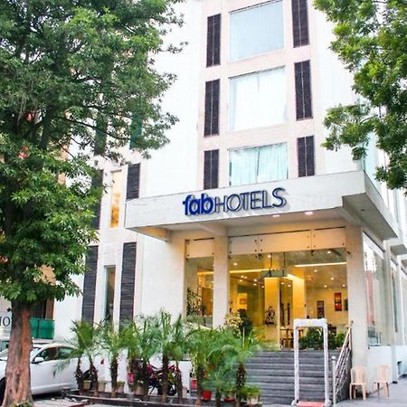 Fabhotel Prime Sage New Delhi Bagian luar foto