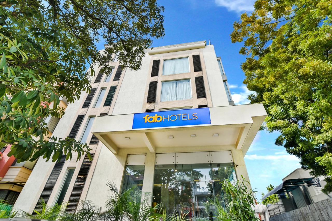 Fabhotel Prime Sage New Delhi Bagian luar foto