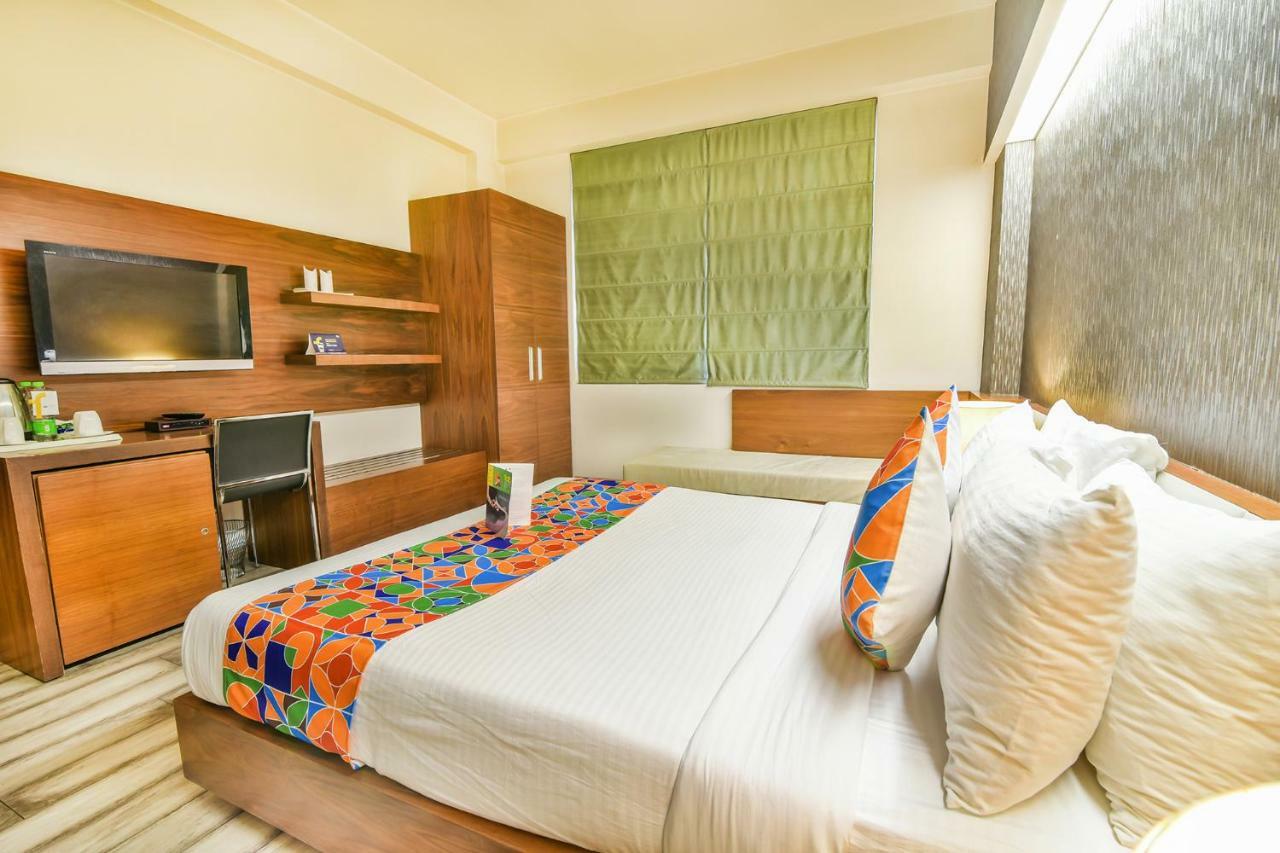 Fabhotel Prime Sage New Delhi Bagian luar foto