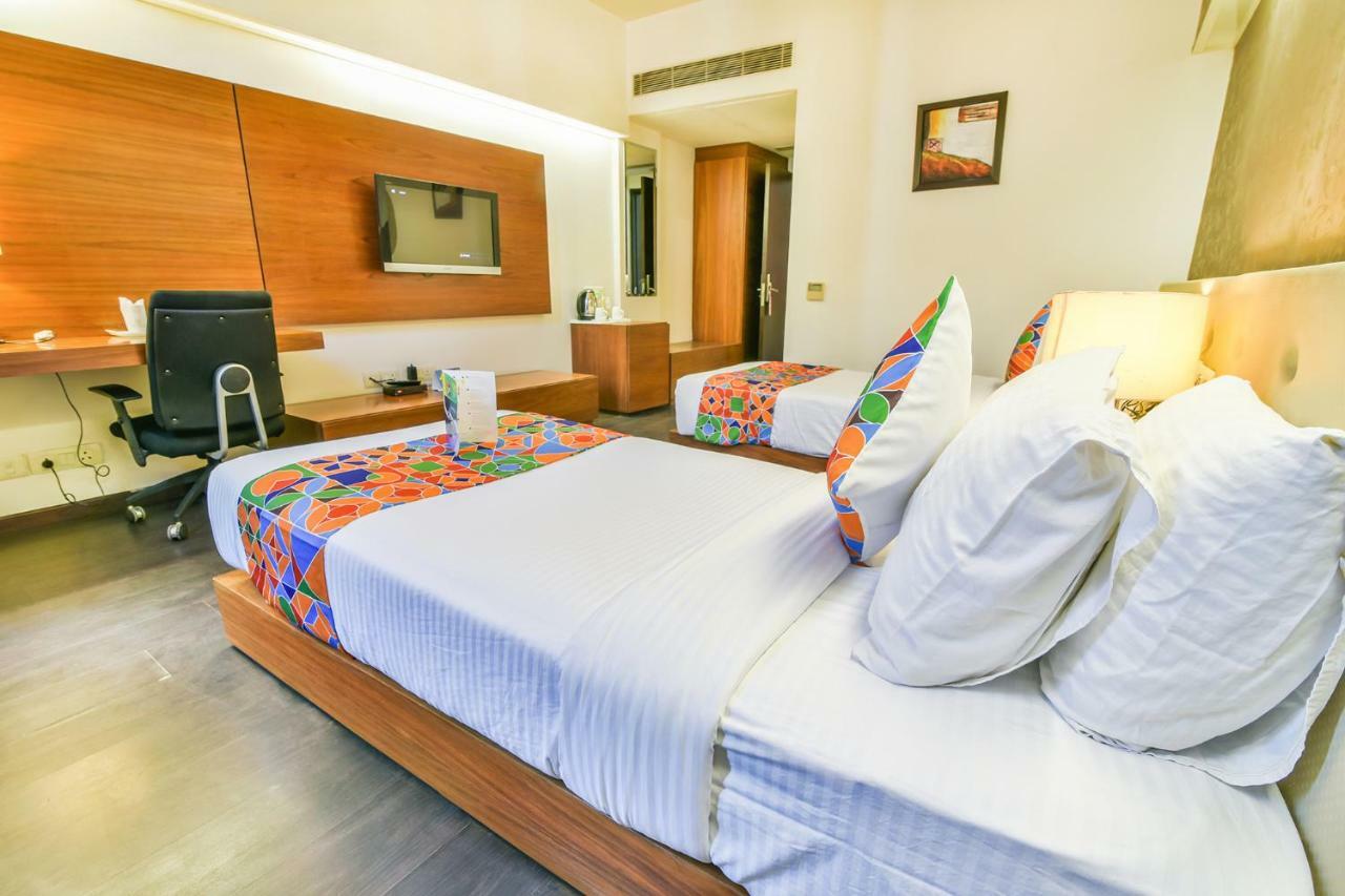 Fabhotel Prime Sage New Delhi Bagian luar foto