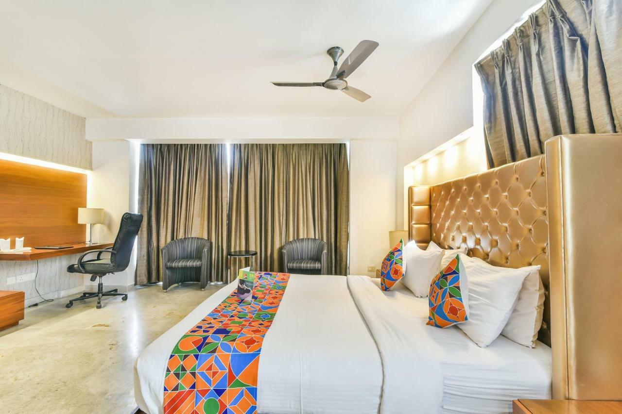 Fabhotel Prime Sage New Delhi Bagian luar foto