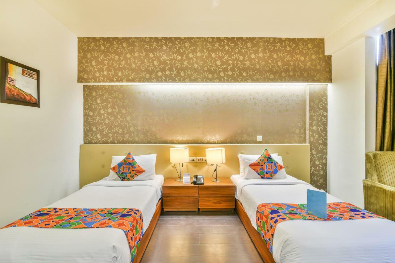 Fabhotel Prime Sage New Delhi Bagian luar foto