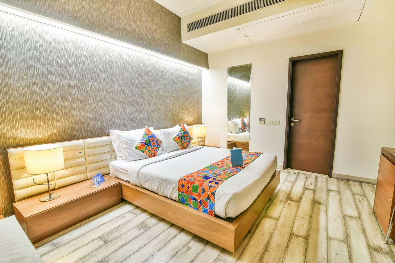 Fabhotel Prime Sage New Delhi Bagian luar foto