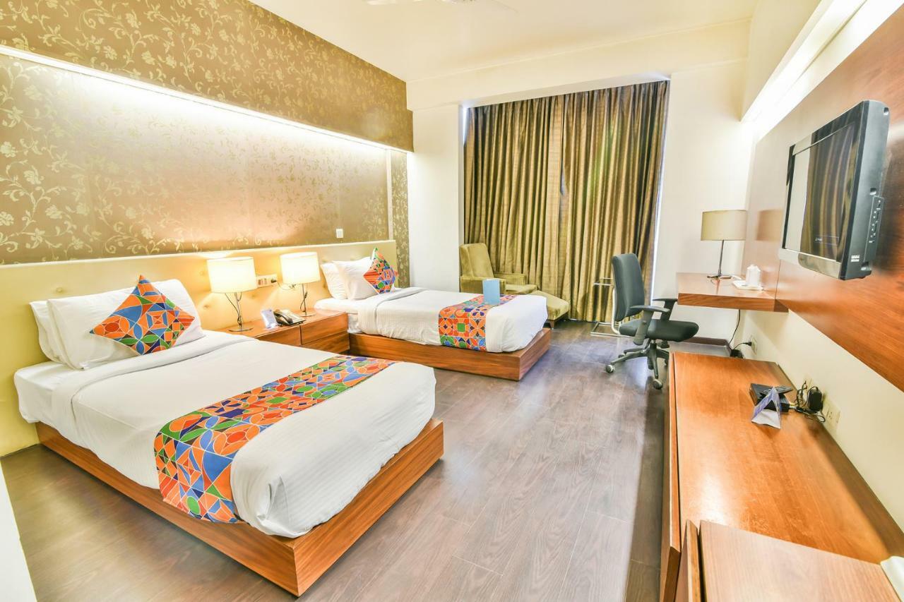 Fabhotel Prime Sage New Delhi Bagian luar foto