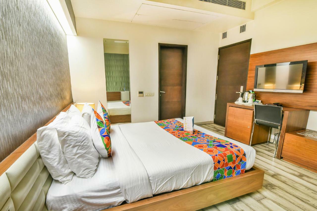 Fabhotel Prime Sage New Delhi Bagian luar foto