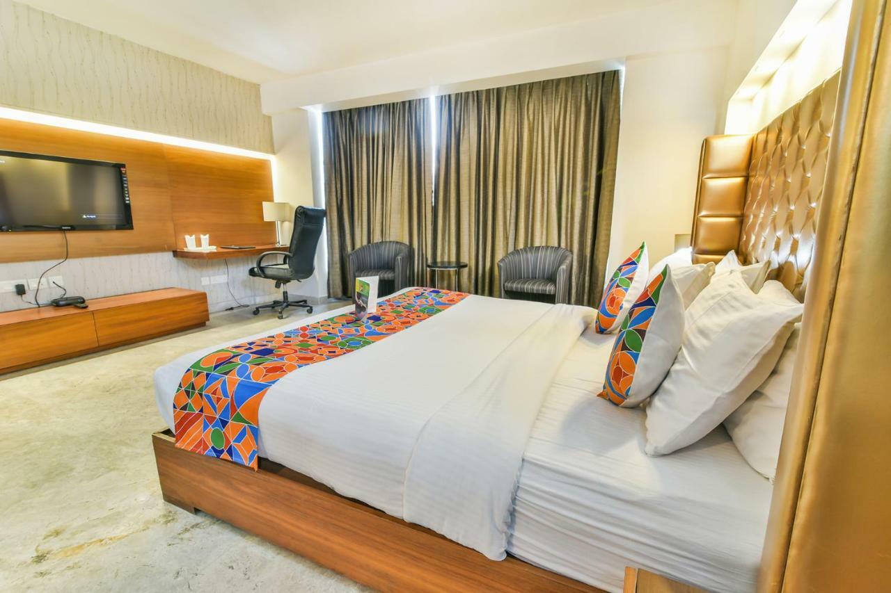 Fabhotel Prime Sage New Delhi Bagian luar foto